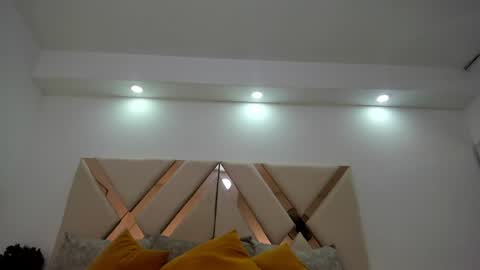 Emma Castillo online show from 08.02.26