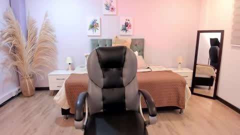 Emma online show from 11.26.25