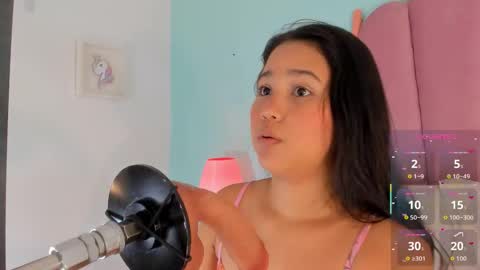 Snapshot of emma_clarke_ chatting on 10.19.25 emma online show from 10.19.25