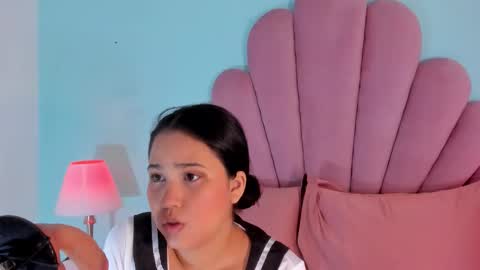 Snapshot of emma_clarke_ chatting on 10.30.25 emma online show from 10.30.25