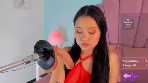 Snapshot of emma_clarke_ chatting on 11.06.25 emma online show from 11.06.25