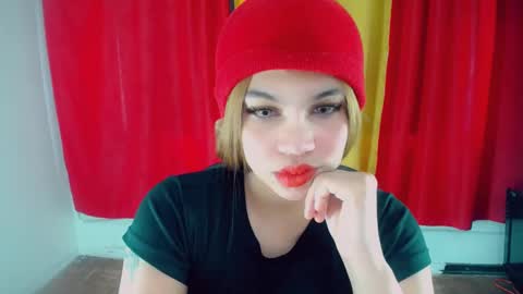 Snapshot of emma_diva chatting on 01.17.25 emma online show from 01.17.25