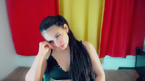 Snapshot of emma_diva chatting on 01.19.25 emma online show from 01.19.25