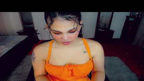 Snapshot of emma_diva chatting on 02.05.25 emma online show from 02.05.25