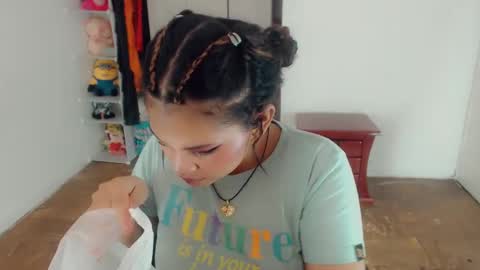 Snapshot of emma_diva chatting on 03.12.25 emma online show from 03.12.25