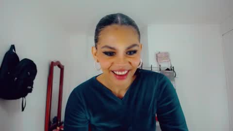 Snapshot of emma_diva chatting on 09.27.25 emma online show from 09.27.25