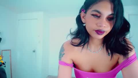 Snapshot of emma_diva chatting on 10.16.25 emma online show from 10.16.25