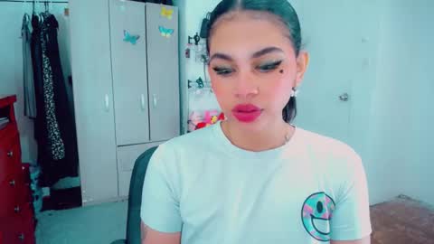 Snapshot of emma_diva chatting on 10.18.25 emma online show from 10.18.25