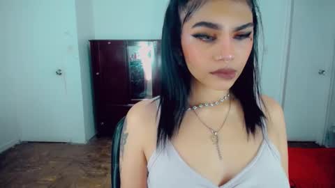 Snapshot of emma_diva chatting on 11.03.25 emma online show from 11.03.25