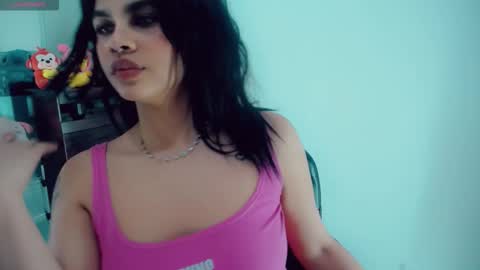 Snapshot of emma_diva chatting on 11.13.25 emma online show from 11.13.25