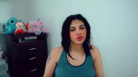 Snapshot of emma_diva chatting on 11.22.25 emma online show from 11.22.25