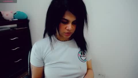 Snapshot of emma_diva chatting on 11.30.25 emma online show from 11.30.25