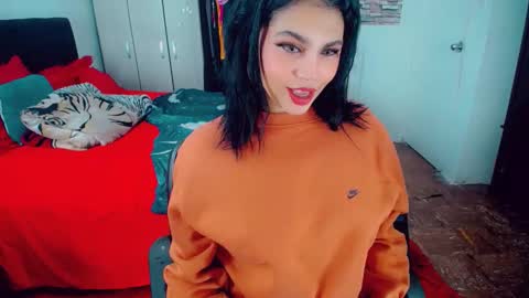 Snapshot of emma_diva chatting on 12.20.25 emma online show from 12.20.25