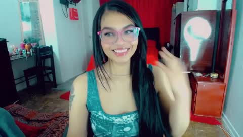 Snapshot of emma_diva chatting on 04.16.26 emma online show from 04.16.26