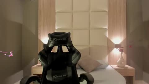 E M M A online show from 11.02.25