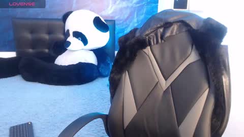 Snapshot of emma_ford1 chatting on 02.04.25 Emma  online show from 02.04.25