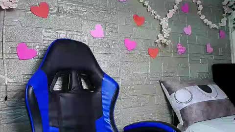 Snapshot of emma_honey__ chatting on 12.05.25 Emma Miel online show from 12.05.25