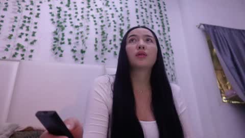 Snapshot of emma_johnson_ chatting on 11.04.25 emma_johnson_ online show from 11.04.25