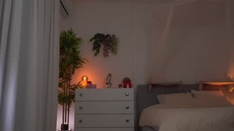 Snapshot of emma_land chatting on 12.06.24    online show from 12.06.24