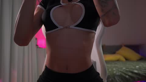 Snapshot of emma_land chatting on 02.27.25    online show from 02.27.25