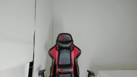 Snapshot of emma_lovv chatting on 02.24.25 Emma 3 online show from 02.24.25