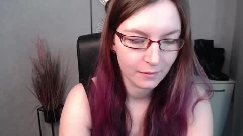 Snapshot of emma_lust94 chatting on 02.26.25 emma online show from 02.26.25