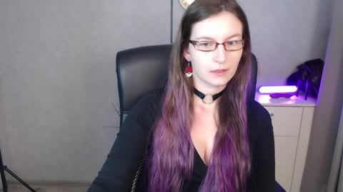 Snapshot of emma_lust94 chatting on 10.27.25 emma online show from 10.27.25