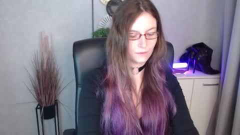 Snapshot of emma_lust94 chatting on 10.28.25 emma online show from 10.28.25