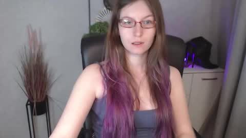 Snapshot of emma_lust94 chatting on 10.29.25 emma online show from 10.29.25