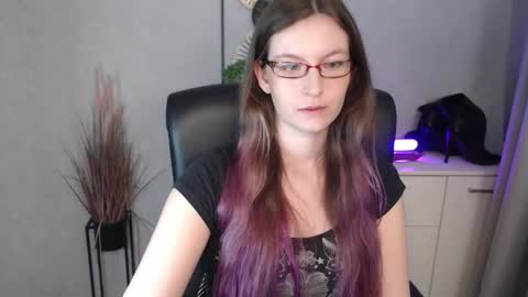 Snapshot of emma_lust94 chatting on 11.05.25 emma online show from 11.05.25