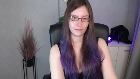 Snapshot of emma_lust94 chatting on 11.06.25 emma online show from 11.06.25