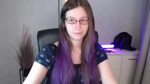 Snapshot of emma_lust94 chatting on 11.14.25 emma online show from 11.14.25