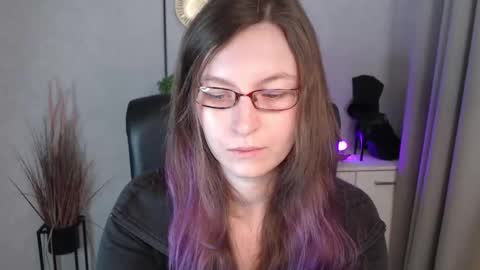 Snapshot of emma_lust94 chatting on 11.20.25 emma online show from 11.20.25