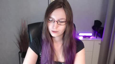 Snapshot of emma_lust94 chatting on 11.22.25 emma online show from 11.22.25