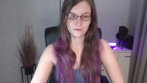 Snapshot of emma_lust94 chatting on 11.25.25 emma online show from 11.25.25