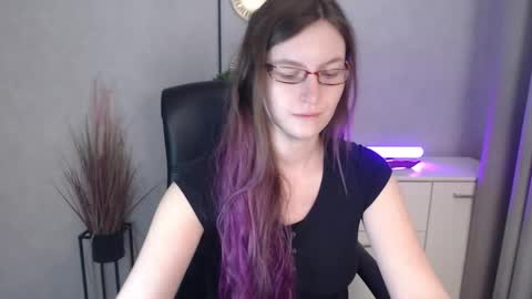 Snapshot of emma_lust94 chatting on 12.01.25 emma online show from 12.01.25