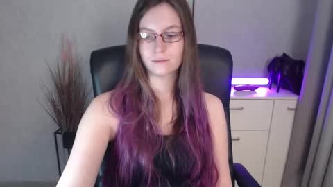 Snapshot of emma_lust94 chatting on 12.04.25 emma online show from 12.04.25