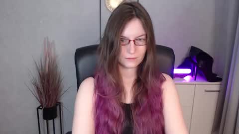 Snapshot of emma_lust94 chatting on 12.22.25 emma online show from 12.22.25