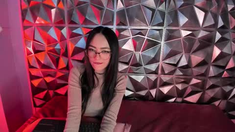 Snapshot of emma_luxu chatting on 11.08.25 Emma online show from 11.08.25