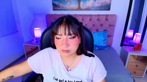 Snapshot of emma_monserratt chatting on 11.21.25 Emma Monserratt online show from 11.21.25