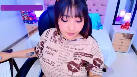 Snapshot of emma_monserratt chatting on 12.17.25 Emma Monserratt online show from 12.17.25