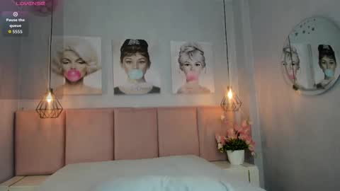 Snapshot of emma_petite4u chatting on 09.20.25 Emma online show from 09.20.25