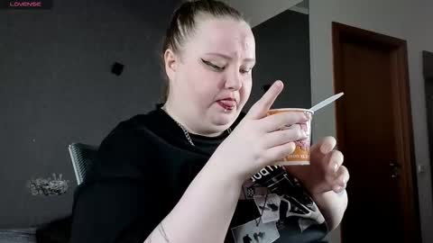 Snapshot of emma_razoom chatting on 09.15.25 Emma Razumovskaya online show from 09.15.25