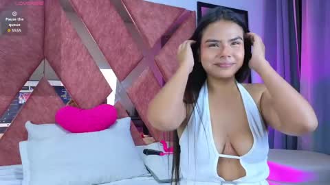 EMMA REVEES  online show from 04.26.26