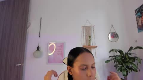 Snapshot of emma_rinaldi_ chatting on 04.06.26 Emma online show from 04.06.26