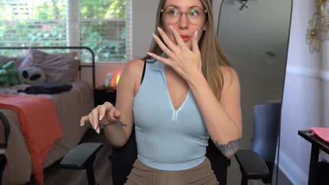 Snapshot of emma_ruby chatting on 12.05.24 Emma Ruby online show from 12.05.24