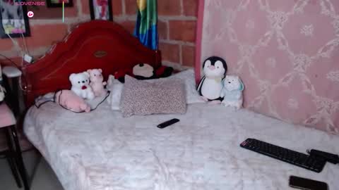 Snapshot of emma_ruiiz_ chatting on 11.29.25 emma online show from 11.29.25