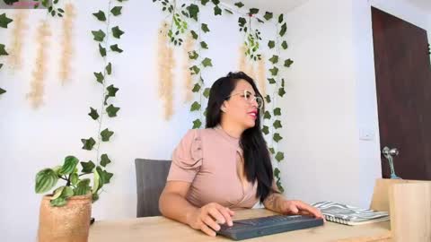 Emma Sanz online show from 05.02.26