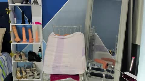 Emma Ucros online show from 12.18.25