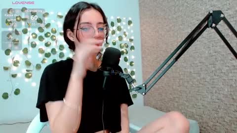 Snapshot of emma_unu chatting on 01.11.25 Emma online show from 01.11.25